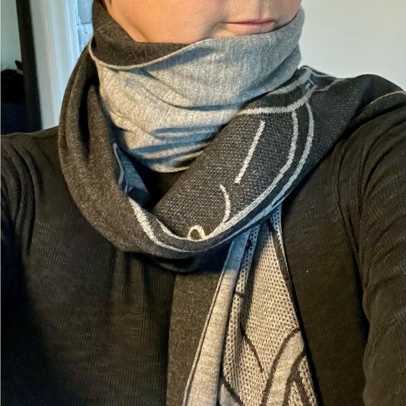 ❌SOLD❌ AUTHENTIC HERMES Tete a Equestre Reversible Scarf w original box & ribbon - Picture 11 of 13